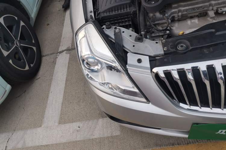 Used Buick Excelle 2013 1.5L Automatic Classic Model Right Front Headlight