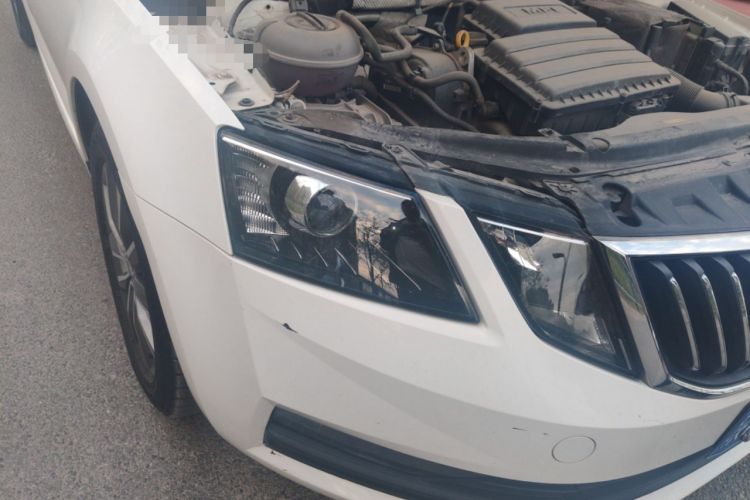 Used Skoda Octavia 2018 1.6L Automatic Comfort Edition Right Front Headlight