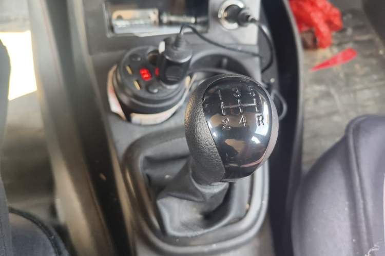 Used Dongfeng Fengon 330 2016 1.5L Manual Enjoyment Model DK15 Gear Lever