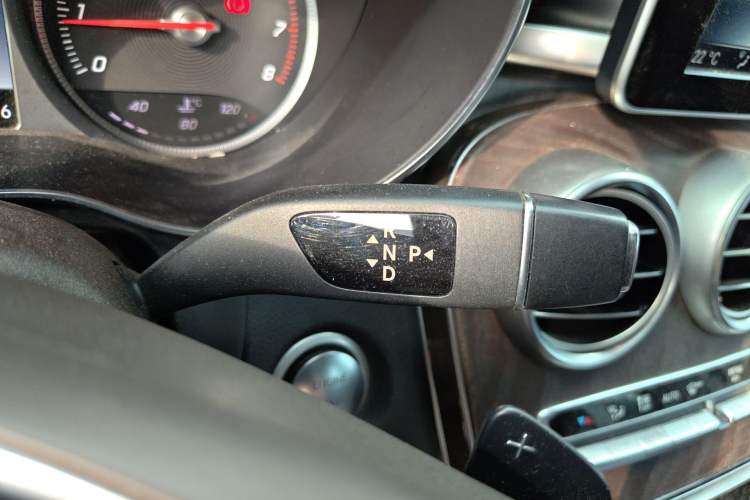 Used Mercedes-Benz GLC 2017 GLC 300 4MATIC Sport Edition Gear Lever