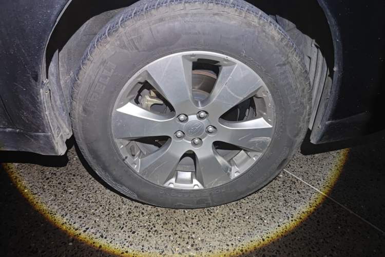 Used Subaru Outback 2011 2.5i Luxury Edition Right Front Wheel Hub