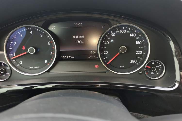 Used Volkswagen Touareg 2017 3.0 TSI Touareg Model Odometer Close Up