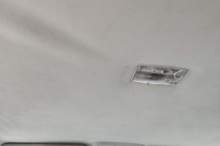 Used JMC Yusheng S350 2013 2.4T Automatic 2WD Diesel Luxury Edition 5 Seats
