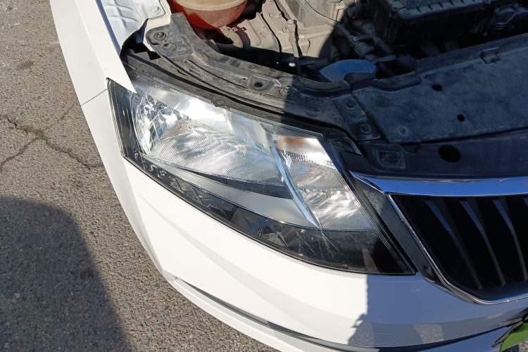 Used Skoda Rapid 2018 1.4L Manual Standard Edition Right Front Headlight