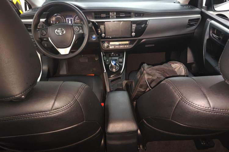 Used Toyota Levin 2016 Dual-Engine 1.8H GS E-CVT Elite Model with Sunroof Center Console