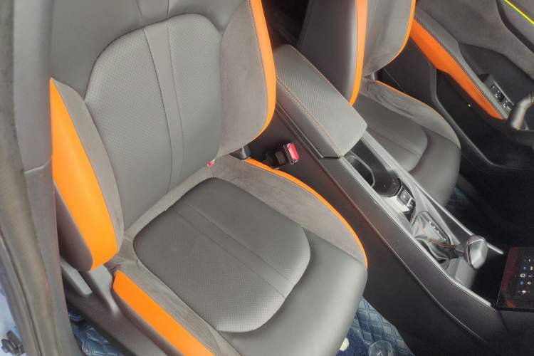 Used Dongfeng Aeolus Yixuan 2023 Mach Edition 1.5T Automatic Champion Version Right Front Seat