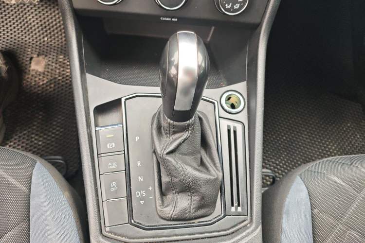 Used Volkswagen Lavida 2023 Revised 1.5L Automatic DeYi Edition Gear Lever