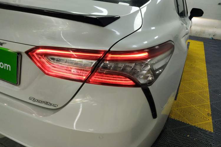 Used Toyota Camry 2019 2.5S FENGSHANG Version China VI Standard Right Rear Taillight