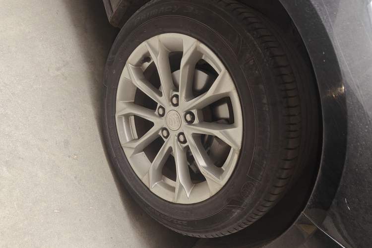 Used Buick LaCrosse 2022 552T Luxury Version Right Front Wheel Hub