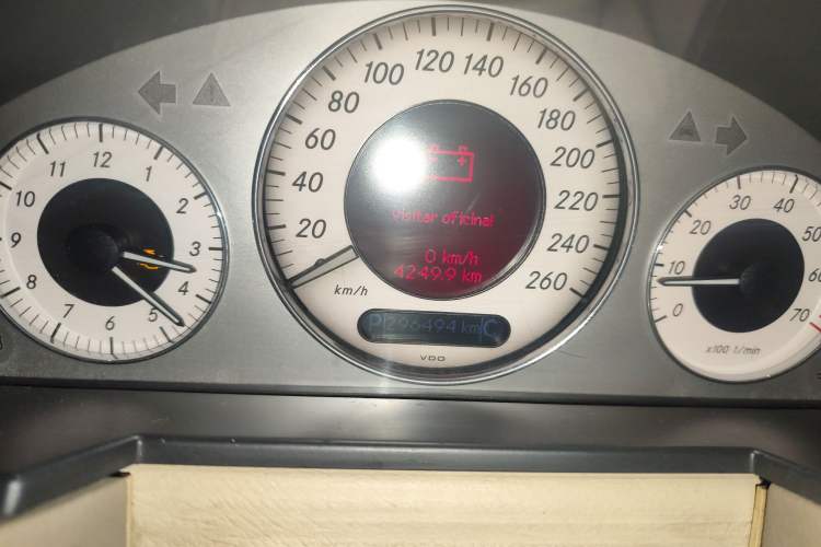 Used Mercedes-Benz E-Class 2005 E 280 Odometer Close Up
