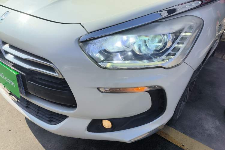 Used DS 5 2014 1.6T Luxury Edition THP160