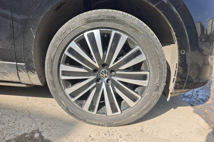 Used Volkswagen Tavendor 2023 330TSI Luxury Touring Edition