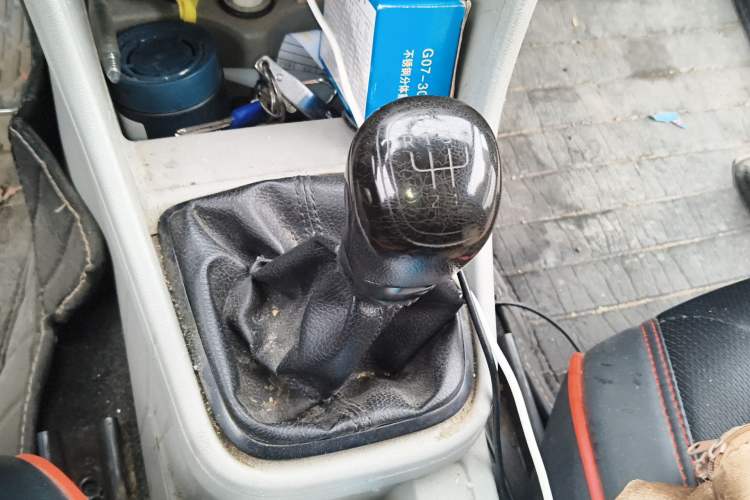 Used Skoda Rapid 2016 1.6L Manual Front-Wheel-Drive Version Gear Lever