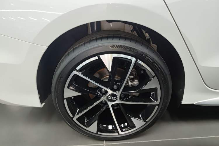 Used Audi A3 2025 A3L Limousine 35TFSI Prestige Edition Right Rear Wheel Hub