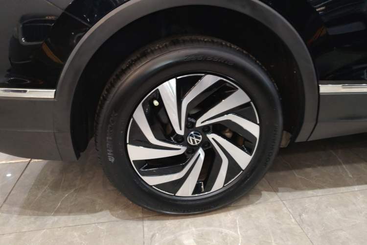 Used Volkswagen Tiguan L 2024 330TSI Automatic Two-Wheel Drive Smart Edition