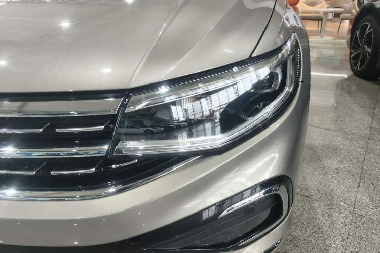 Used Volkswagen Bora 2023 300TSI DSG Prestige Edition Left Front Headlight