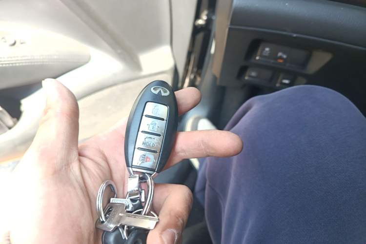 Used Infiniti M Series 2012 M25L Comfort Edition Vehicle Key