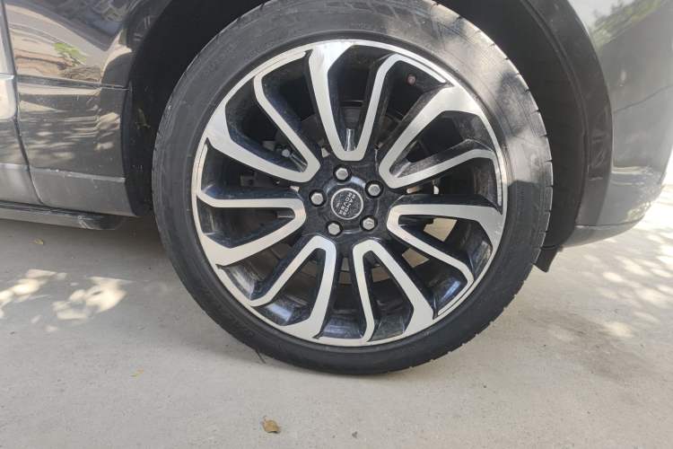 Used Land Rover Range 2014 3.0 TDV6 Vogue Right Front Wheel Hub