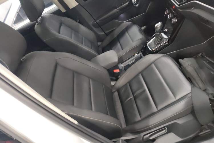 Used Volkswagen T-ROC 2021 280TSI DSG Two-Wheel Drive Comfort Connect Edition Right Front Seat