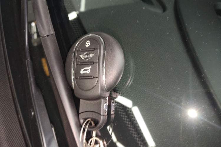 Used MINI 2023 1.5T COOPER Artist Five-Door Edition Vehicle Key