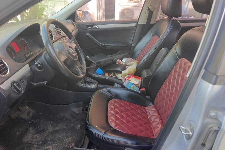 Used Volkswagen Jetta 2015 Value Edition 1.6L Automatic Comfort Version Left Front Seat