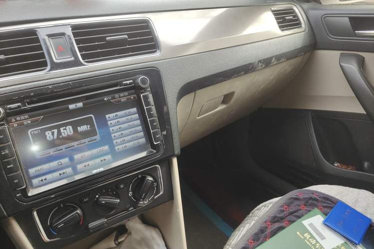 Used Volkswagen Santana 2013 1.6L Manual Comfort Edition Audio And AC Panel