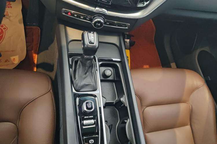 Used Volvo XC60 2019 T5 4x4 Zhiyuan Edition China VI Standard
