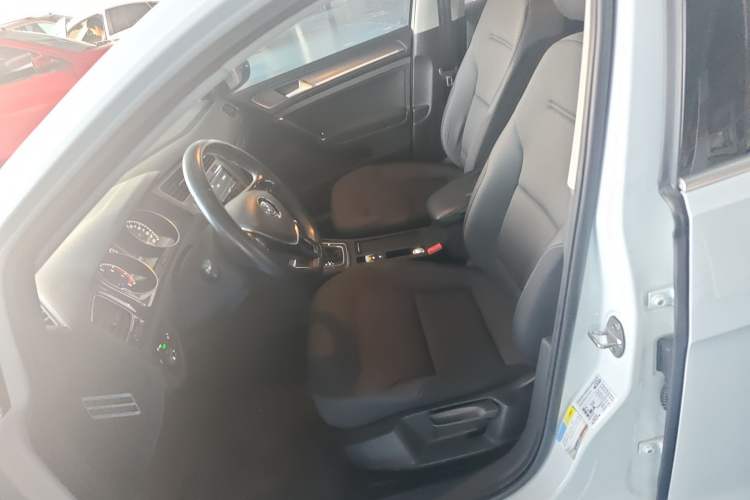 Used Volkswagen Golf 2017 1.6L Automatic Comfort Million-Vehicle Anniversary Edition