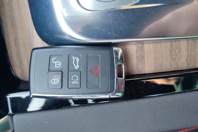 Used Land Rover Discovery Sport 2020 249 PS R-Dynamic Performance Edition
