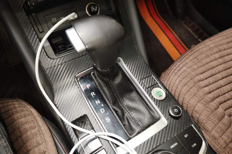 Used BORGWARD BX5 2017 20TGDI Automatic Two-Wheel Drive Pioneer Edition Gear Lever