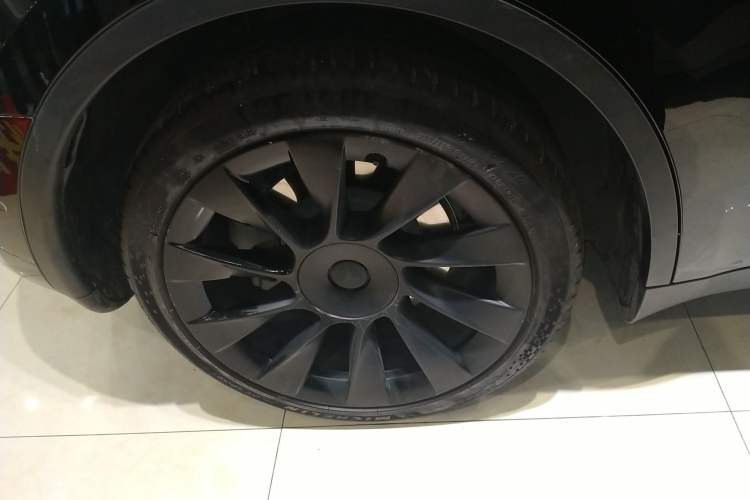 Used Tesla Model Y 2023 Long-Range All-Wheel-Drive Version