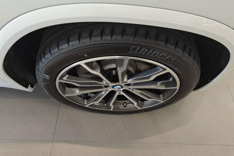 Used BMW X3 2023 Restyled xDrive30i Leading Edition M Night Sky Package Right Front Wheel Hub