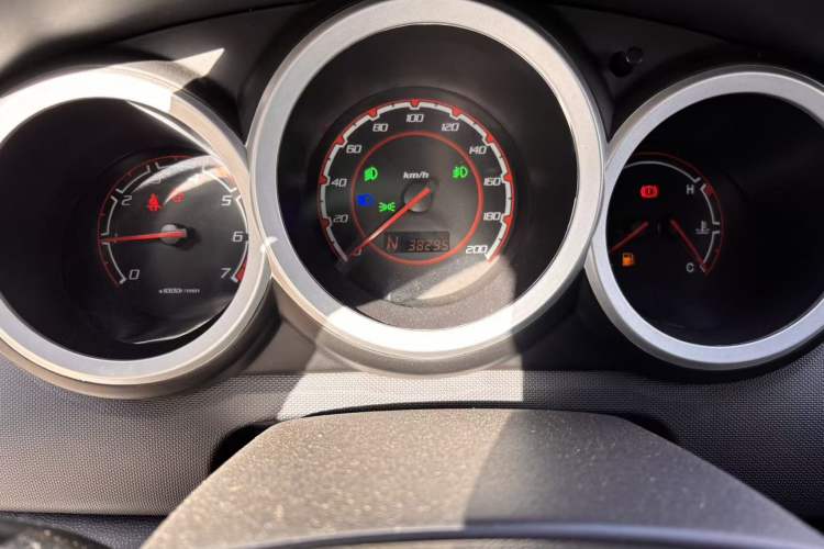 Used Changan CX20 2014 1.4L IMT Sunroof Navigation Version China IV Standard
