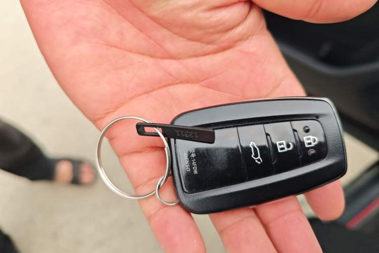 Used Toyota Crown Kluger 2021 2.5L HEV Four-Wheel Drive Premium Edition Vehicle Key