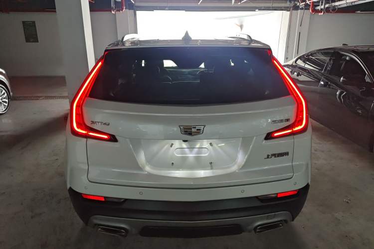Used Cadillac XT4 2018 28T Two-Wheel-Drive Luxury Model
