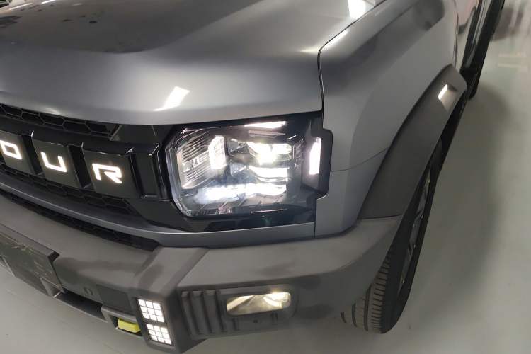 Used JETOUR Traveler 2023 2.0T All-Wheel-Drive CrossPRO Left Front Headlight