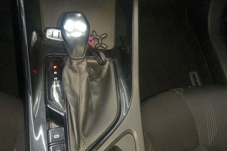 Used Roewe i5 2021 1.5L CVT Platinum Edition Gear Lever