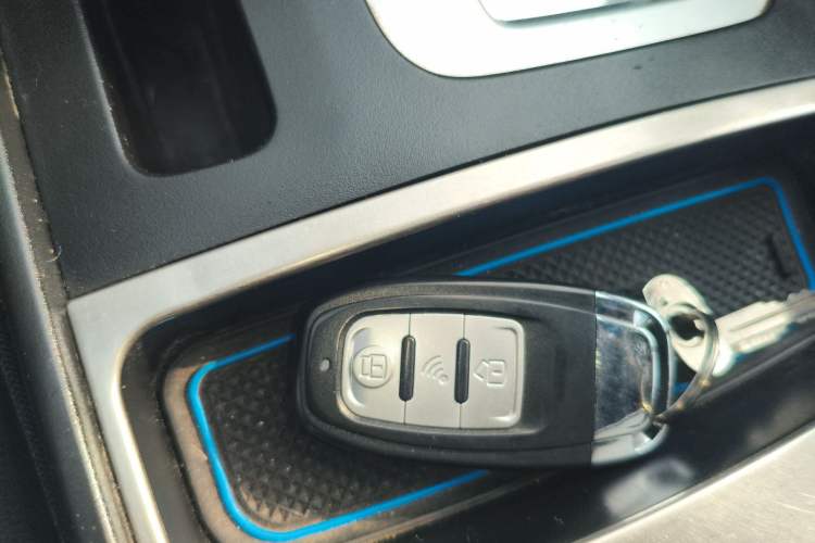 Used Bestune X80 2013 2.0L automatic luxury version