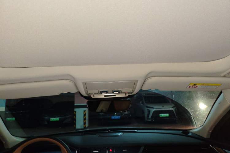 Used Jaguar XFL 2025 Model—2.0T P250, Two-Wheel Drive, Premium Luxury Edition