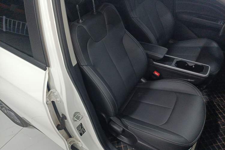 Used NETA V 2022 Pro Long-Range Smart Edition Right Front Seat