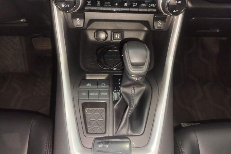 Used Toyota RAV4 2021 2.0L CVT Two-Wheel Drive Fashion Edition