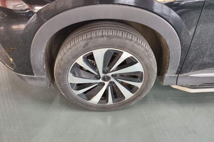 Used BYD Song PLUS New Energy 2024 Honor Edition EV 520km Premium Model Left Front Wheel Hub