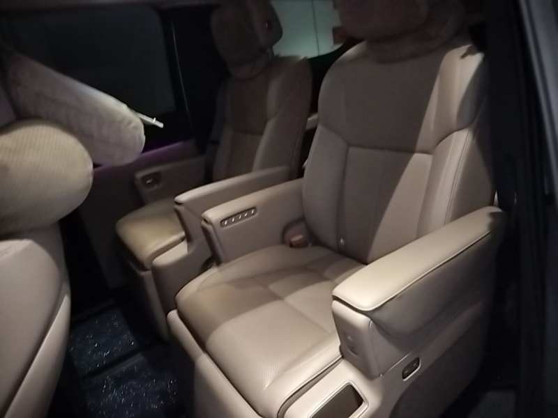 Used Li Auto MEGA 2025 Home Family Special Edition — 16
