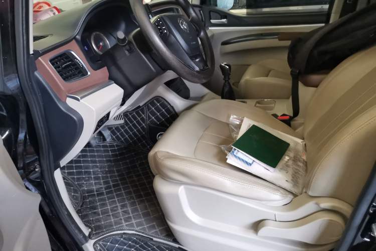 Used FORTHING Lingzhi 2020 M5L 2.0L Luxury 7-Seater Driver Seat