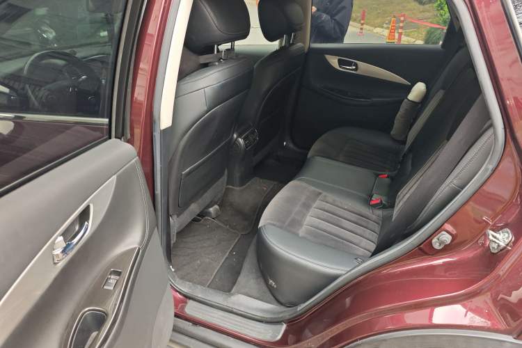 Used Infiniti QX50 2015 2.5L Comfort Edition Interior 4