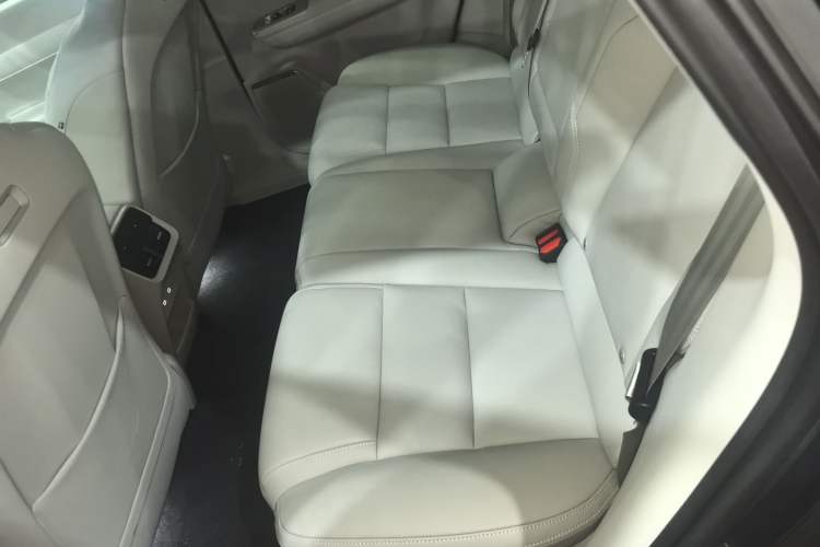 Used Volvo XC70 Plug-in Hybrid 2026 Model Four-Wheel Drive Long-Range Plus Left Rear Seat