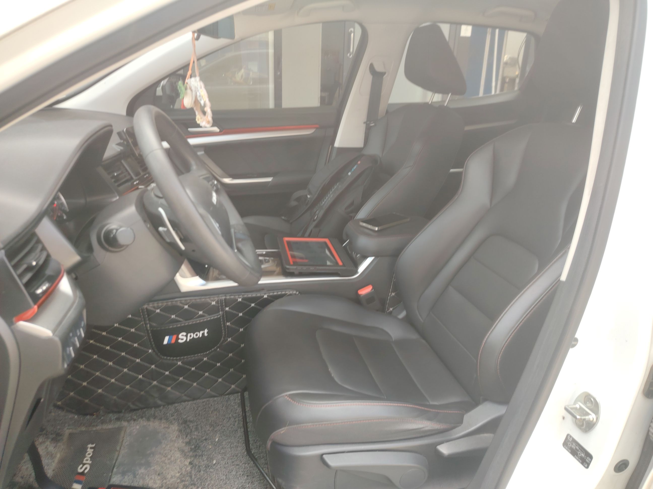 Переднее сиденье в автомобиле