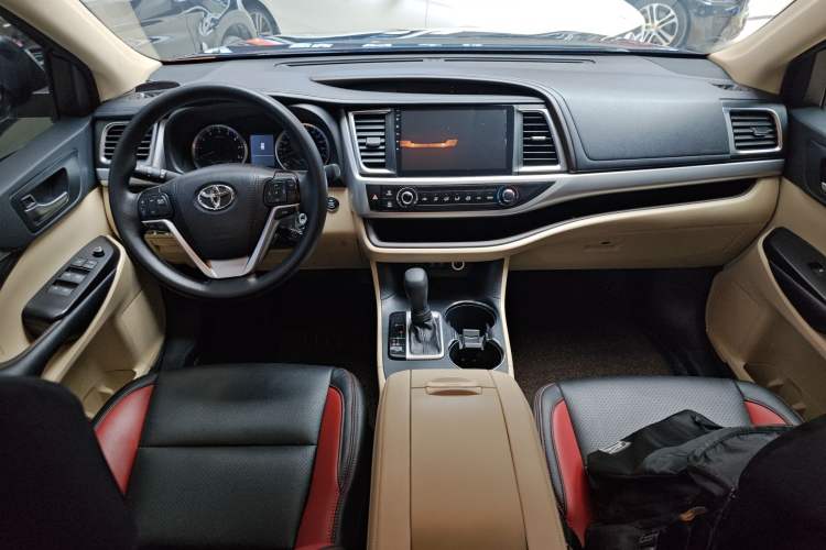 Used Toyota Highlander 2018 2.0T Two-Wheel Drive Elite Edition 7 Seats China VI Standard
