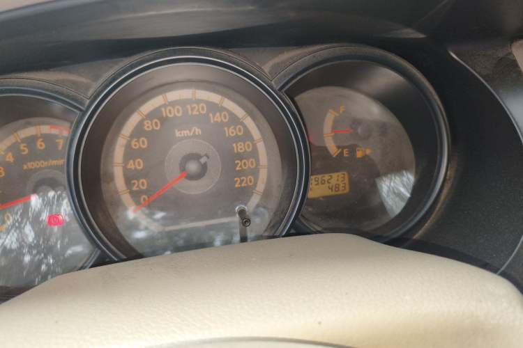 Used Nissan Livina 2007 1.6L Manual Multi-Function Type Odometer Close Up