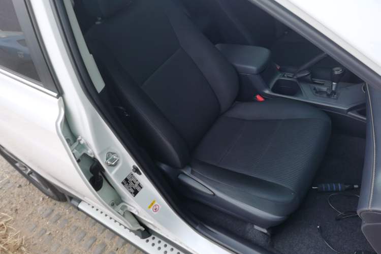 Used Toyota RAV4 2015 2.0L CVT Two-Wheel Drive Fashion Edition